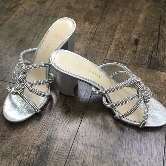 Kelly & Katie. Silver. Like New! Size 8.5 - Picture 2 of 8